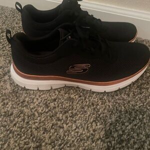 Brand new women’s black/gold size 8.5 Skechers flex light air cooled memory foam
